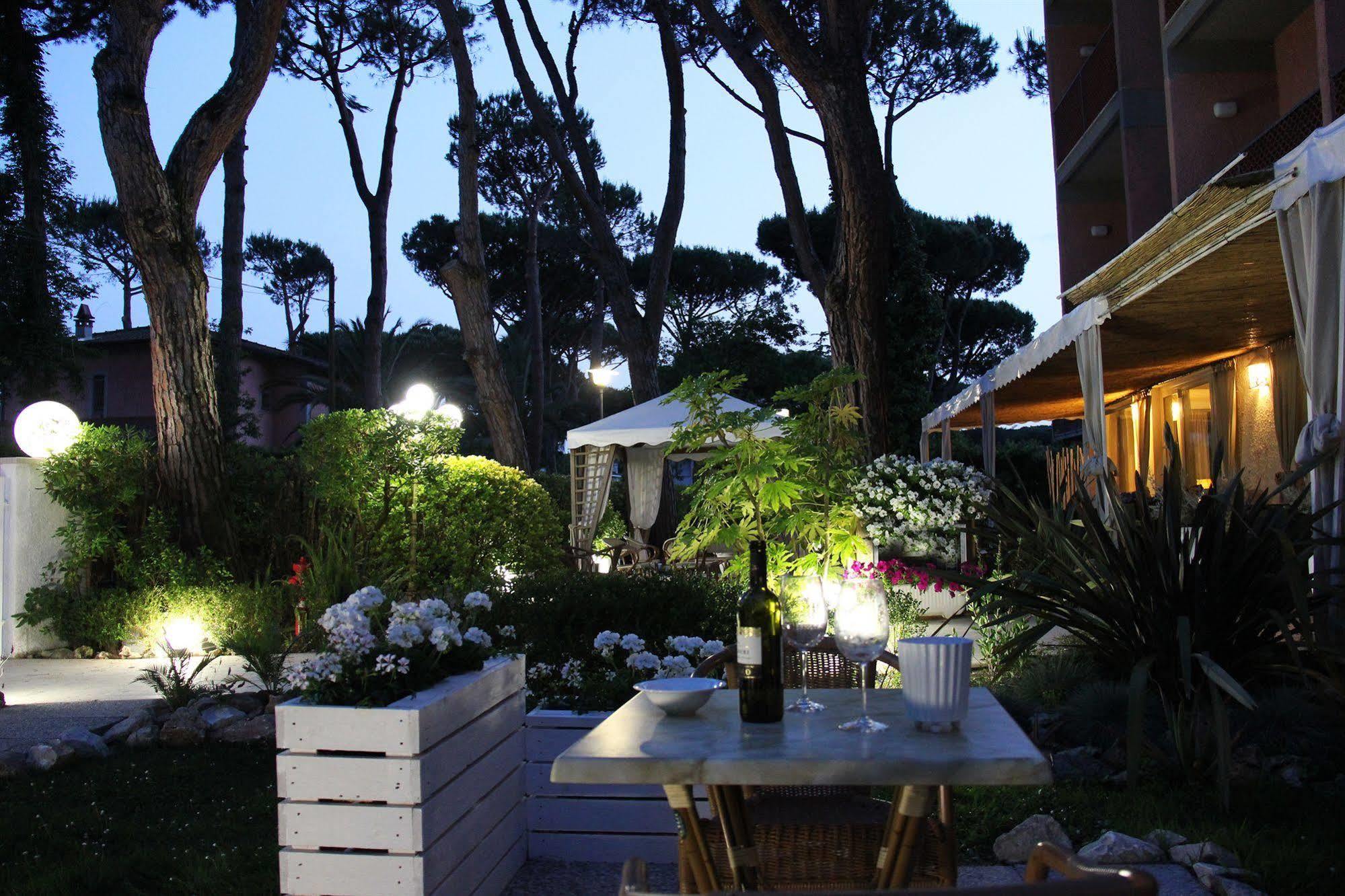 Hotel Bijou Forte dei Marmi Exterior foto